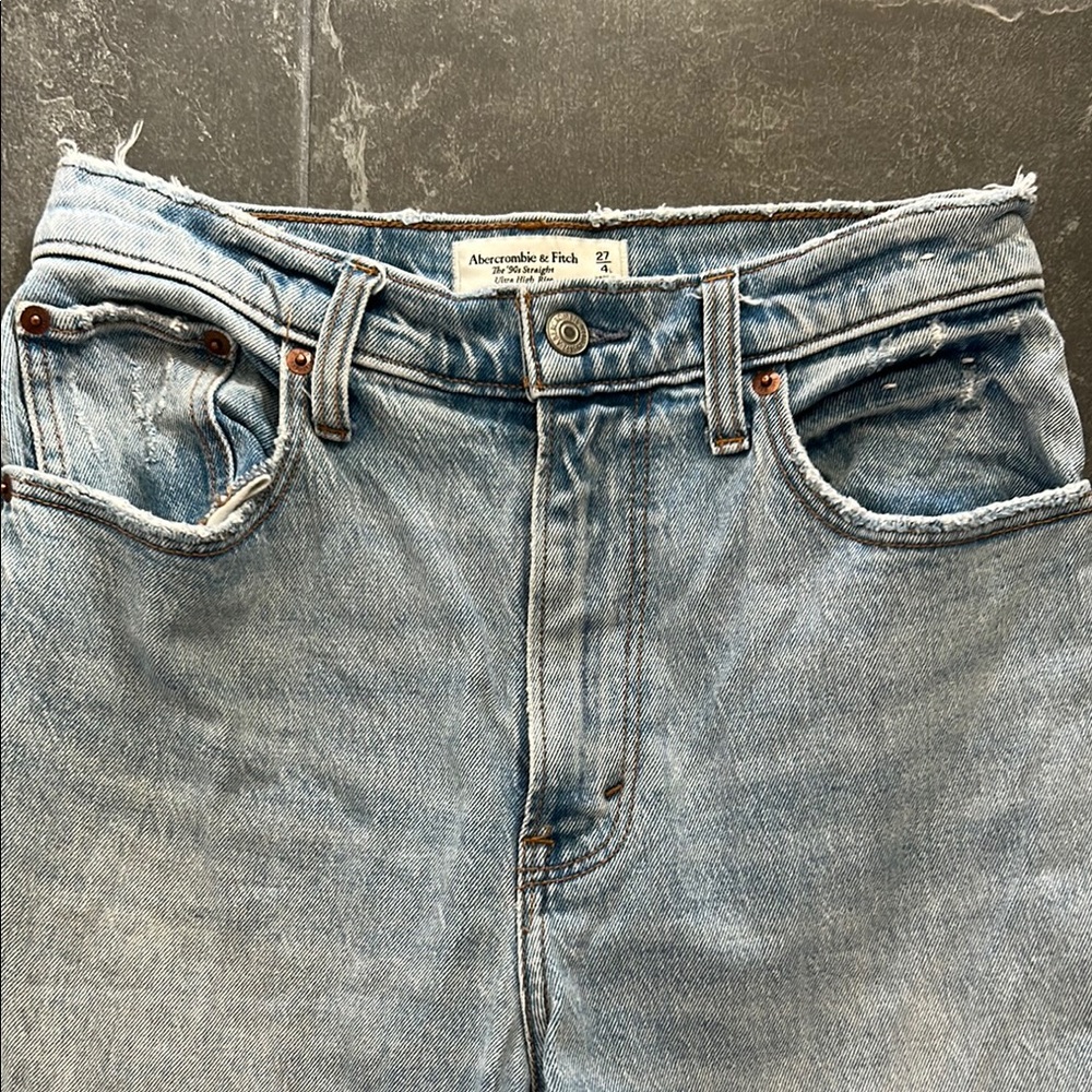 Abercrombie & Fitch Women’s Faded Blue Jeans 27 Long curve love